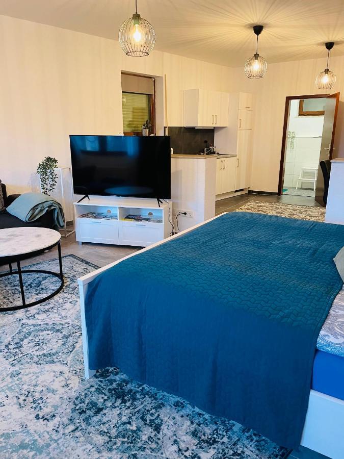 Ferienwohnung Emma An Der Romantischen Strasse Вейкерсхайм Екстериор снимка